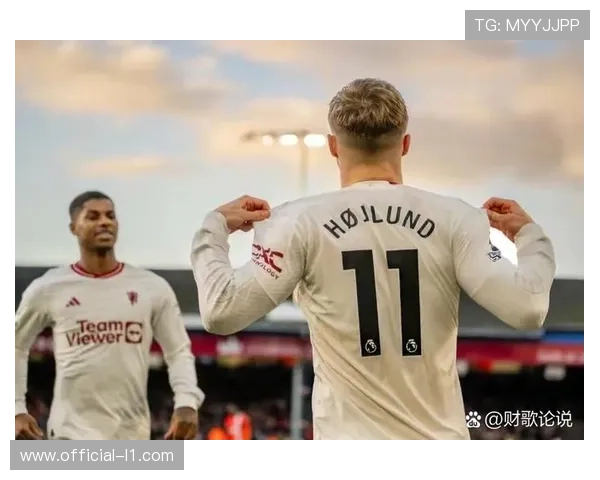 维拉2-1逆转曼联，罗杰斯梅开二度延续连胜