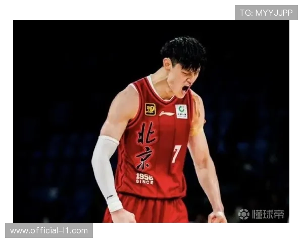 曾凡博三分点燃全场,伤愈回归表现抢眼 曾凡博三分点燃全场,伤愈回归表现抢眼